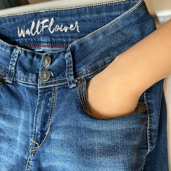 Wall Flower Women Flared Jeans size 3 Blue MidRise Stretch Boot Cut Indigo Denim - Picture 7 of 12